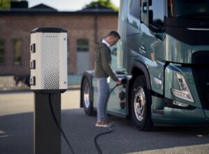 Volvo presenta un innovativo servizio di ricarica per i camion elettrici