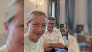 Meloni: “L’assegno unico non sarà abolito, la manovra è ancora da definire”