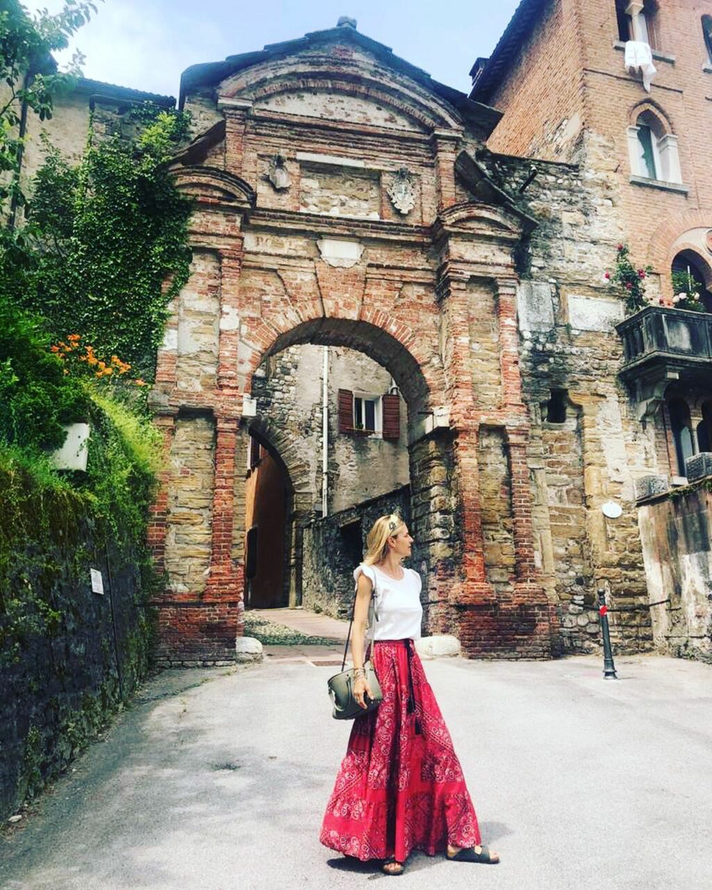 Martina Colombari, I mona sii riconosse dal fatto che i dovarìa tàser coi parla e che i dovarìa par… su Instagram incanta i suoi fan