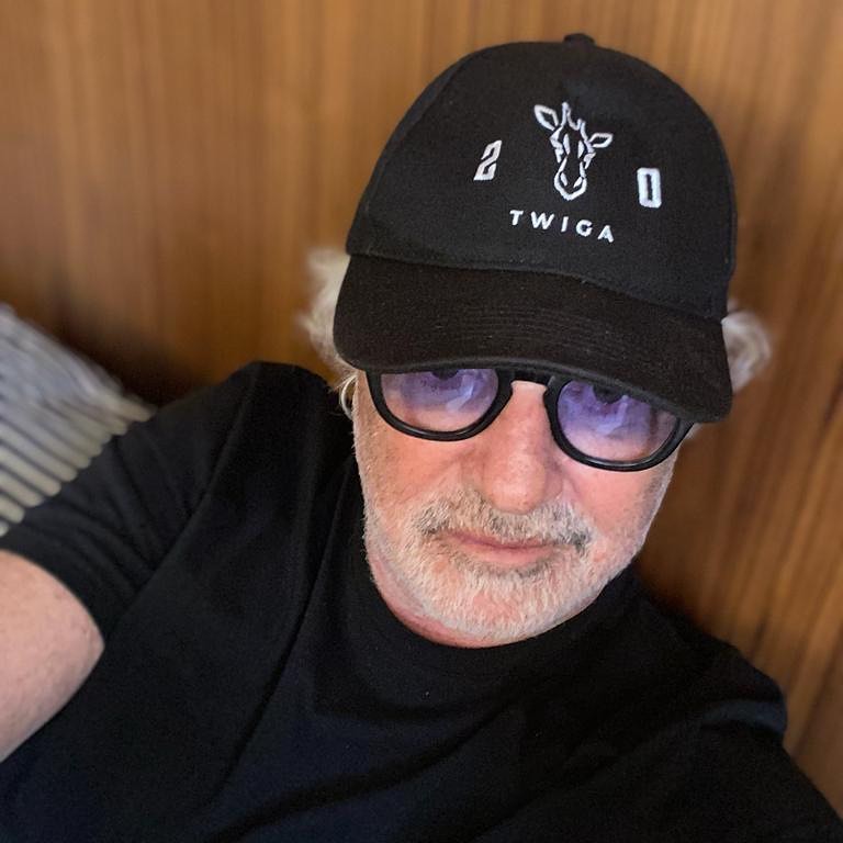 Era una volta un uomo dalle mille vite, un vero vulcano di energia e astuzia: Flavio Briatore...