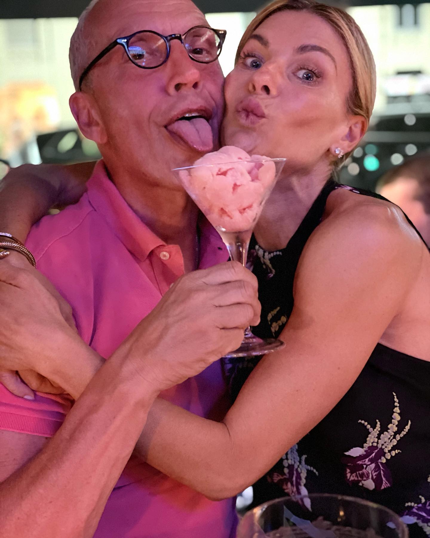 Martina Colombari L’amicizia non e’ una piccola cosa- e’ un milione di piccole cose!
Auguri...