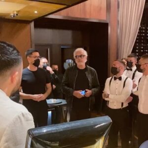 Flavio Briatore, Briefing with the staff before the start of another amazing evening at… su Instagram delizia i suoi fan