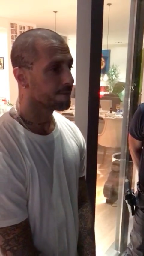 Fabrizio Corona, il re dei paparazzi, il provocatore di professione, l'uomo che ha reso popolare il...