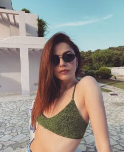 Annalisa è la regina dell'ironia, una ragazza che potrebbe farti ridere anche in mezzo a una...