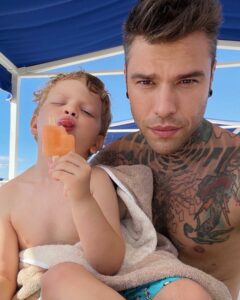 Fedez, “Mille” primo in classifica per la terza settimana… su Instagram delizia i suoi fan