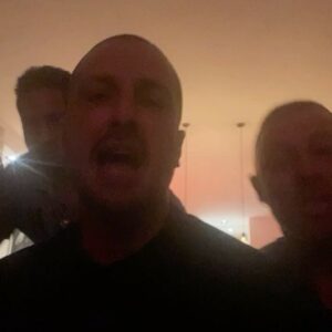 Avete presente quella persona che sembra avere più vite di un gatto e più problemi degli Avengers?...