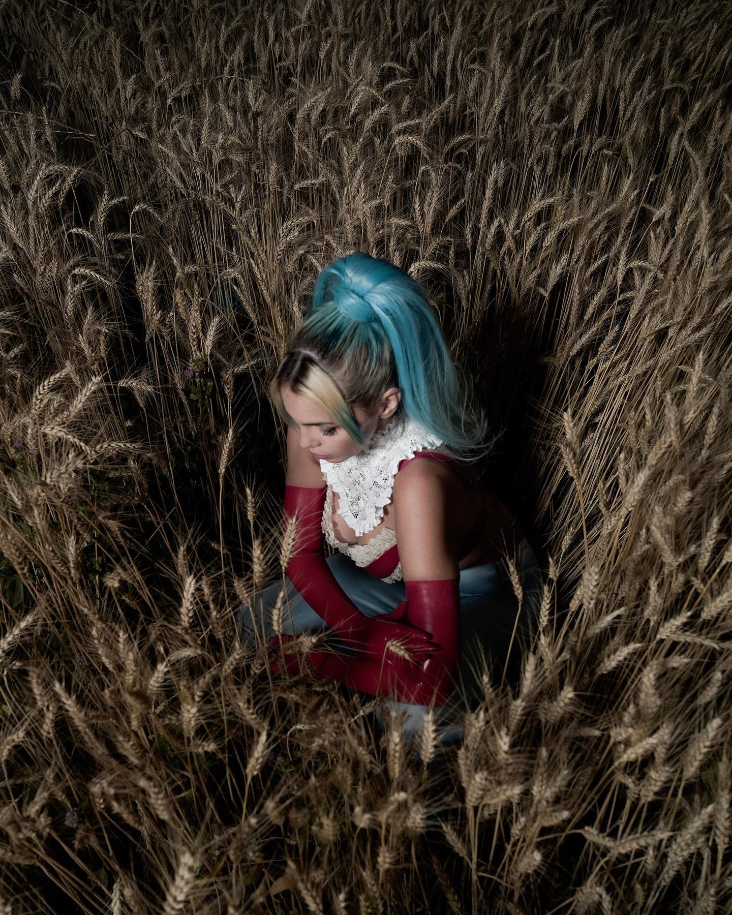 Rose Villan vorrei bruciare nella notte con te
“ELVIS” fuori ovunque !...