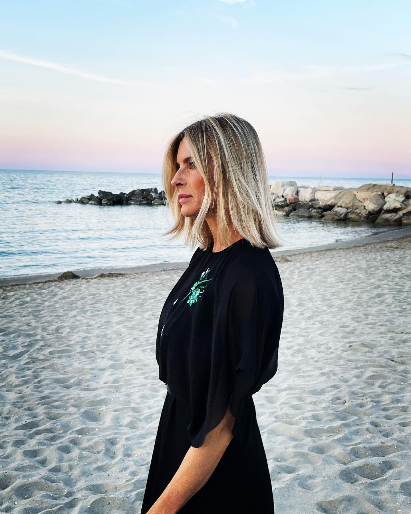 Martina Colombari Il mare .... complice delle nostre irrequietezze...