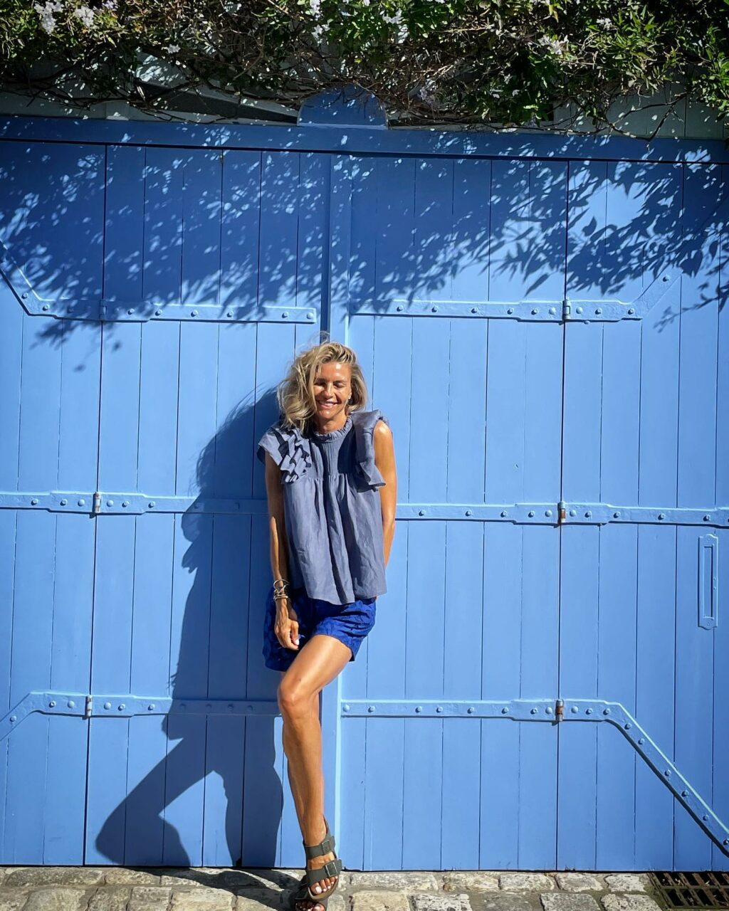 C'è una donna che ha un fascino misterioso, un sorriso che rapisce e uno sguardo che ti fa cadere ai...