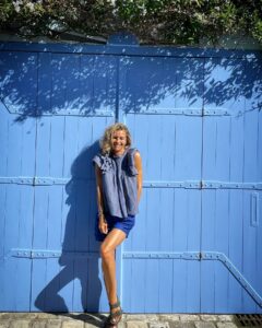 C'è una donna che ha un fascino misterioso, un sorriso che rapisce e uno sguardo che ti fa cadere ai...