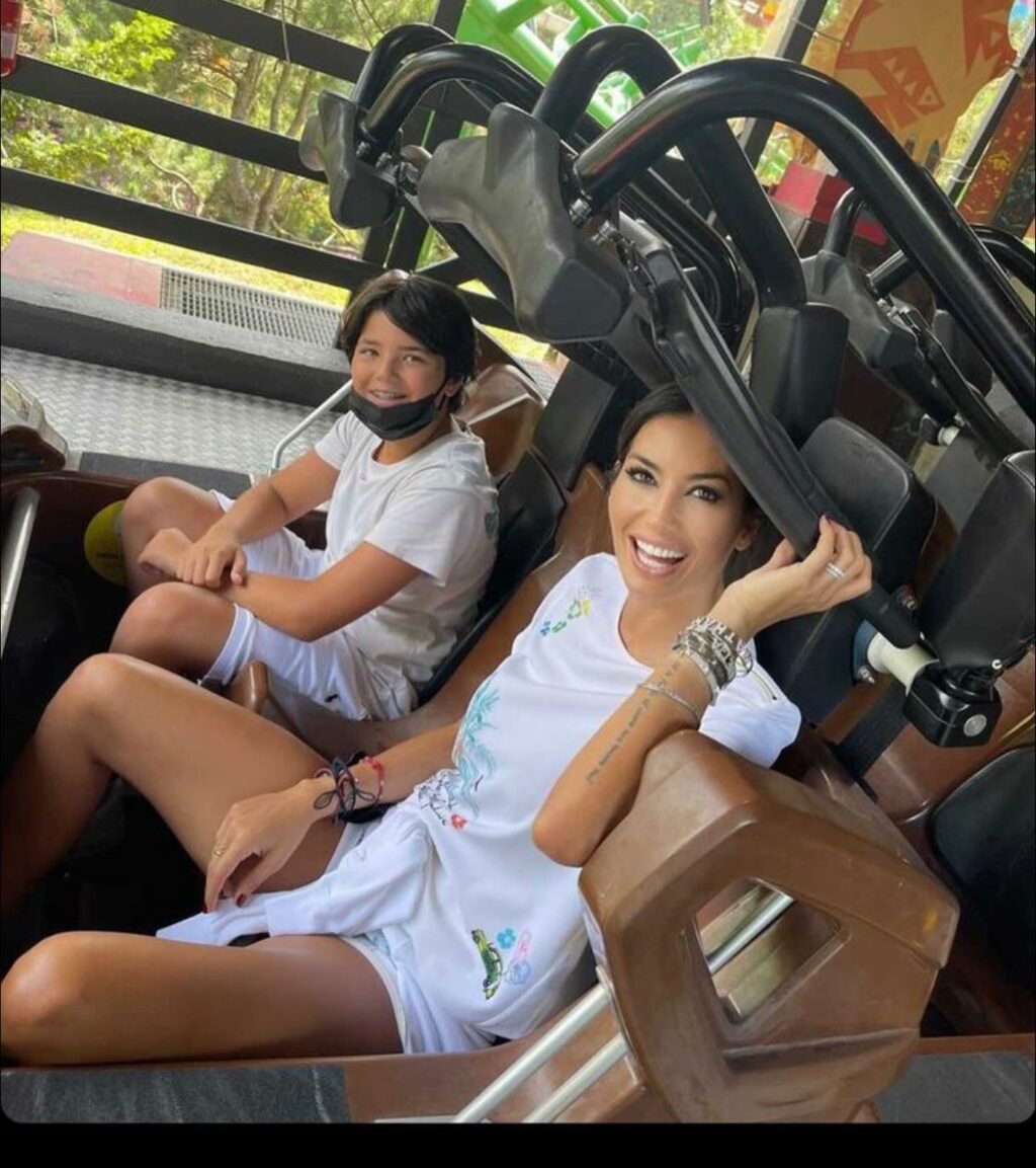 Elisabetta Gregoraci, la regina del jet set italiano, la pantera della televisione, la sfinge della...