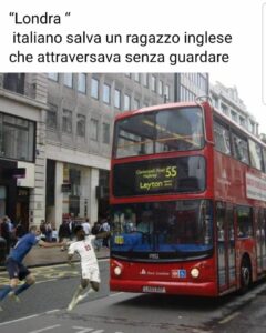 Flavio Briatore, l'uomo dalle mille vite: imprenditore, manager, playboy. Con il suo look sempre...