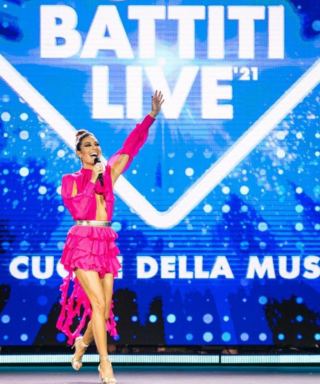 Non c'è dubbio: Elisabetta Gregoraci è una bomba sexy pronta a esplodere sullo schermo televisivo!...