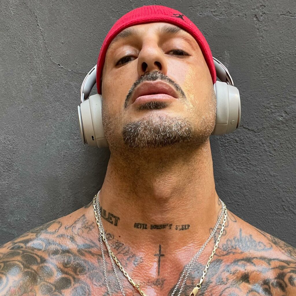 C'è una figura che gira da anni per le cronache rosa e nere del Bel Paese, il suo nome? Fabrizio...