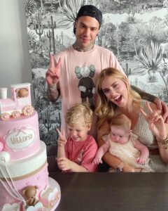 Chi è Fedez? Un rapper dal non dissimile aspetto da Ken dei Barbie, ma con molto più talento...