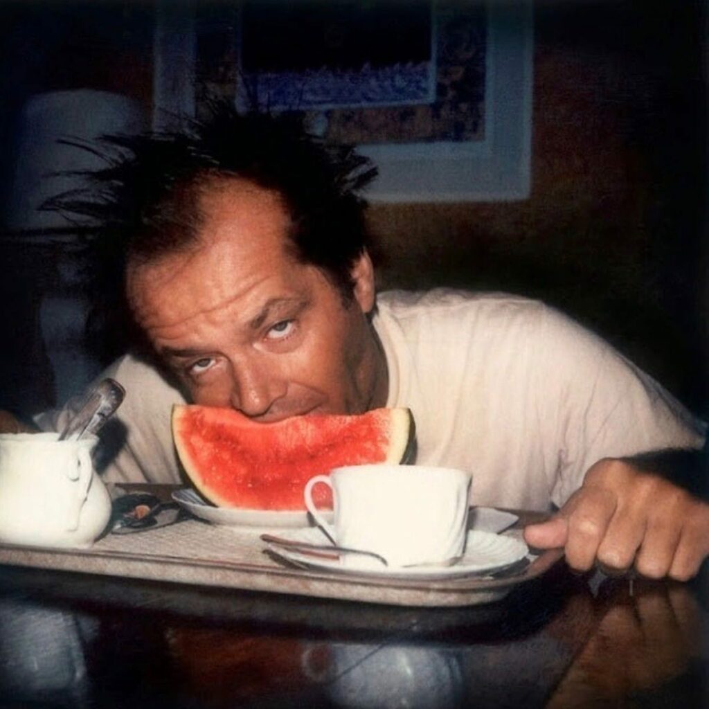 C'è chi lo definisce il Robin Hood delle starlette, altri lo considerano solo un furbetto di...