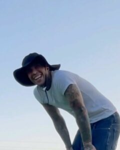 Quando si parla di artisti controversi e dal carisma magnetico, un nome che non può certo mancare è...