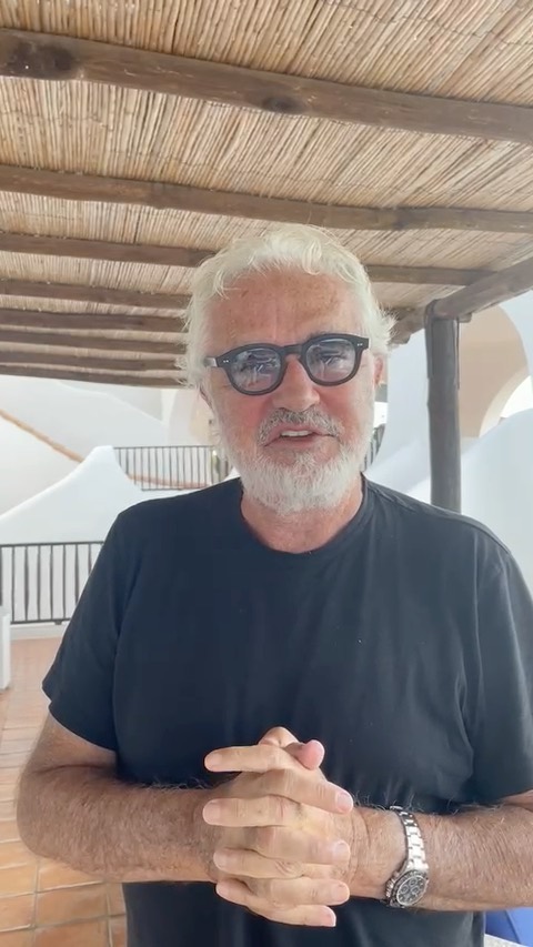 Il nome Flavio Briatore evoca immediatamente immagini di yacht lussuosi, vita mondana e affari...
