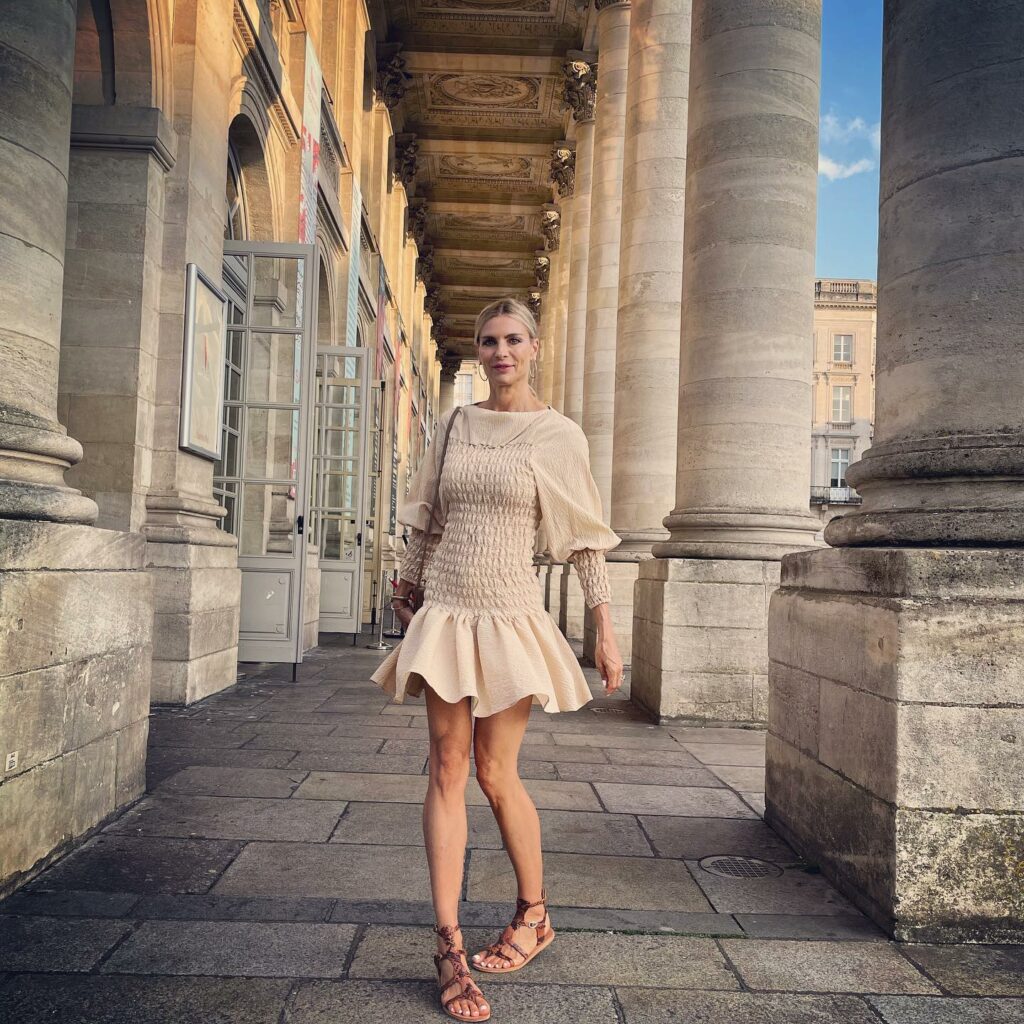 Martina Colombari, Ci vogliono occhi nuovi per vedere il bello …. E occhi nuovi per veder le… su Instagram saluta i suoi fan