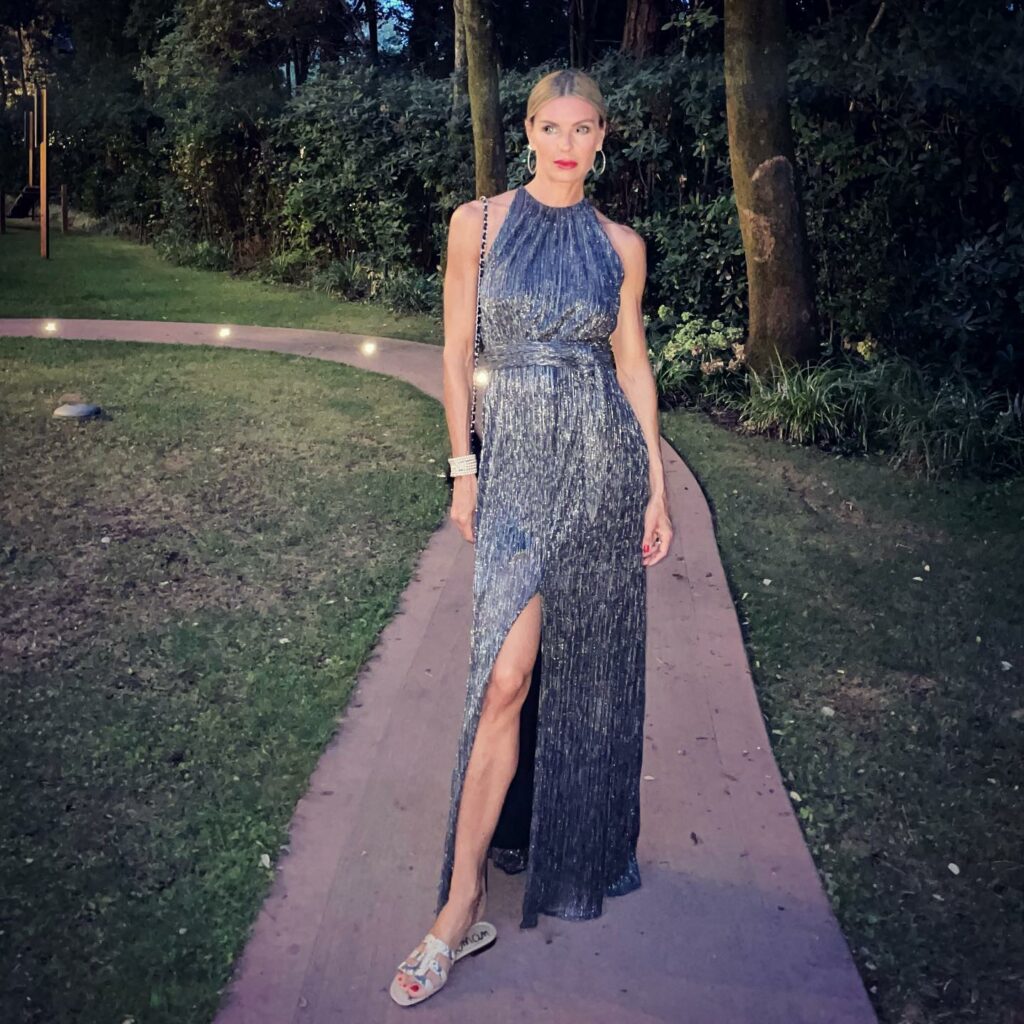 La bellissima Martina Colombari è come una tostapane: sempre al top, pronta a dare il massimo...