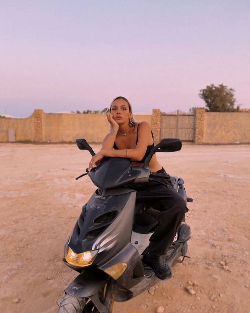 Rose Villan, kiss me hard before you go… su Instagram delizia i suoi fan