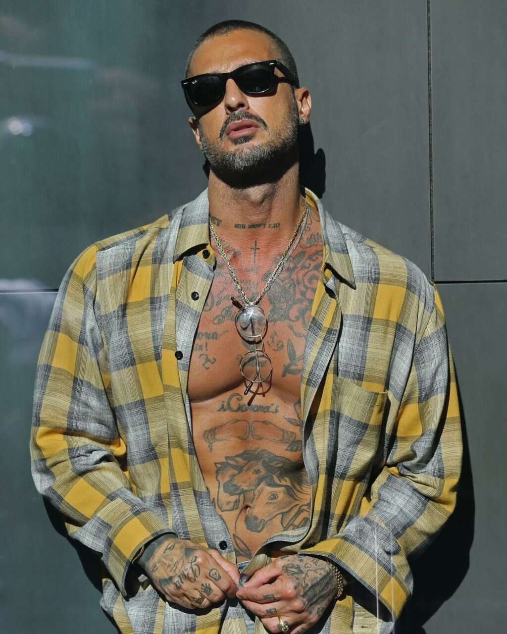 Fabrizio Corona, MI DISPIACE PER VOI…. su Instagram incanta i suoi fan