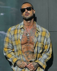 Fabrizio Corona, MI DISPIACE PER VOI…. su Instagram incanta i suoi fan