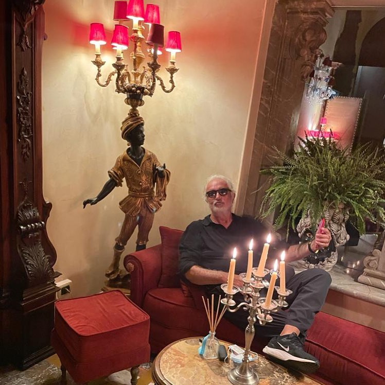 Flavio Briatore Vi auguro una buona serata da Taormina...