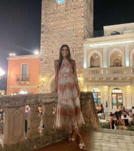 Elisabetta Gregoraci, Alcune foto di qualche giorno fa a Taormina…dove con la mia mamma ho condiviso t… su Instagram saluta i suoi fan