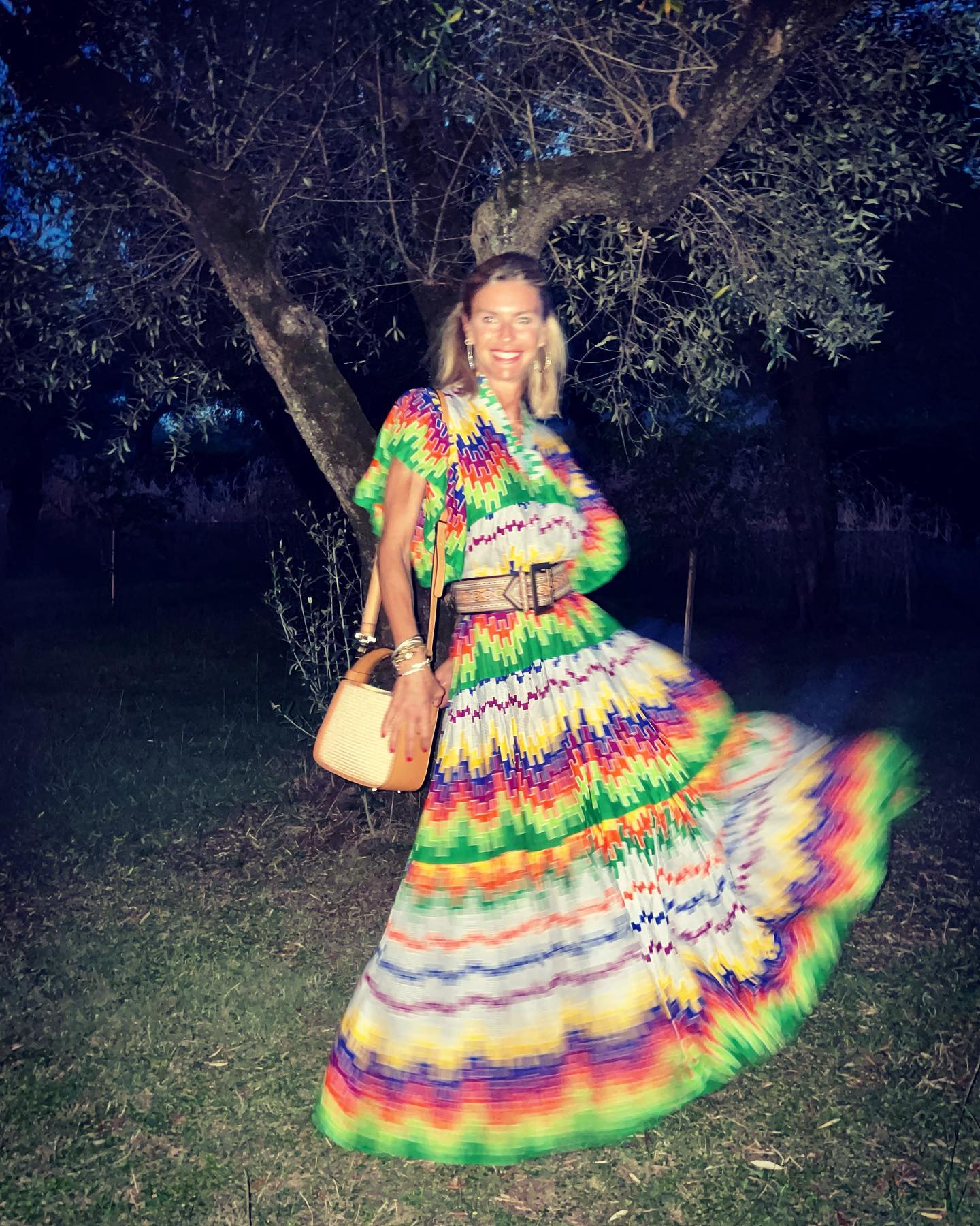 Martina Colombari Vivere….Vivere a colori !!!
( sfuocata confusa felice)
( grazie alla mia amica ...