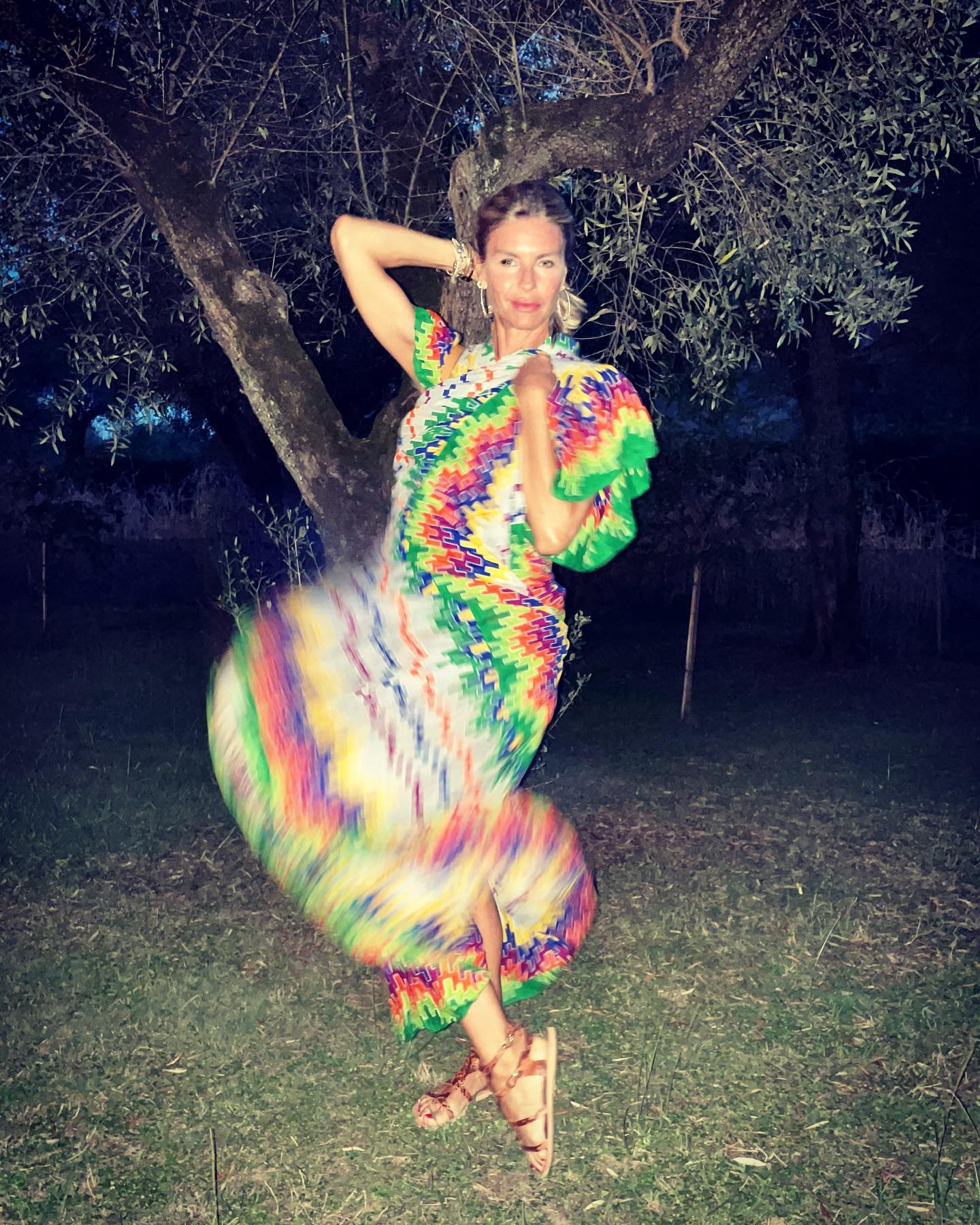 Martina Colombari Vivere….Vivere a colori !!!
( sfuocata confusa felice)
( grazie alla mia amica ...