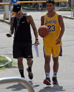 Fabrizio Corona, IL MIO UNICO AMORE. IL MIO MIGLIORE AMICO. OLD SCHOOL VERO…. su Instagram stupisce i suoi fan