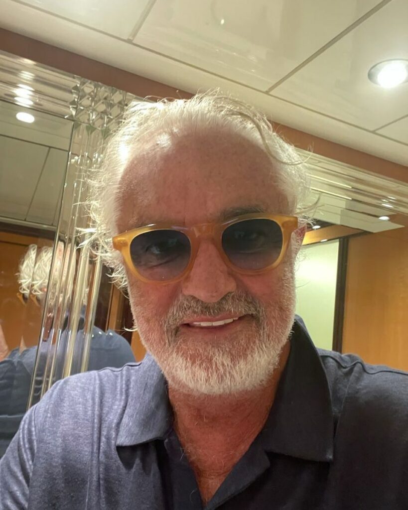 Flavio Briatore, Buon weekend a tutti… su Instagram per i suoi fan