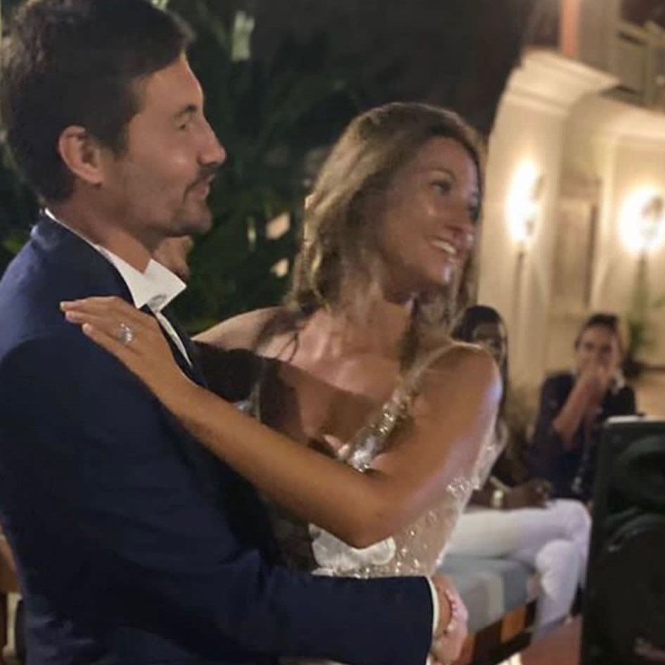 Avanti il prossimo concorrente sul palco delle polemiche, l'intramontabile Flavio Briatore! L'uomo...