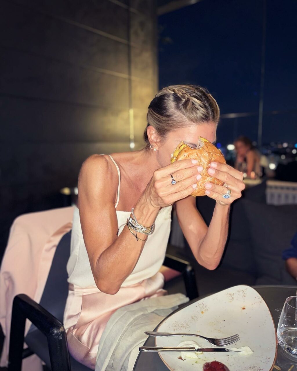C'è una donna che ha conquistato il cuore degli italiani con il suo sorriso luminoso e la sua...