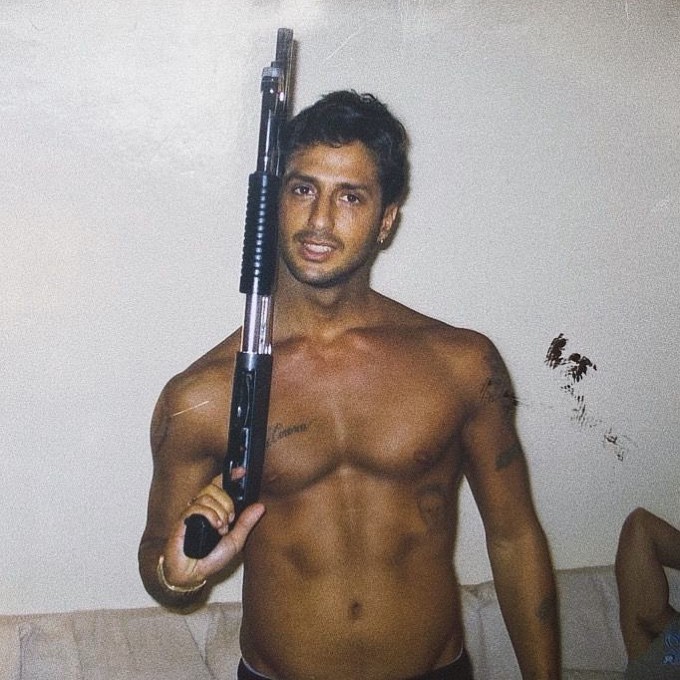 Fabrizio Corona, l'uomo che ha reso i paparazzi come inseguire l'oro nella corsa olimpica, il re dei...