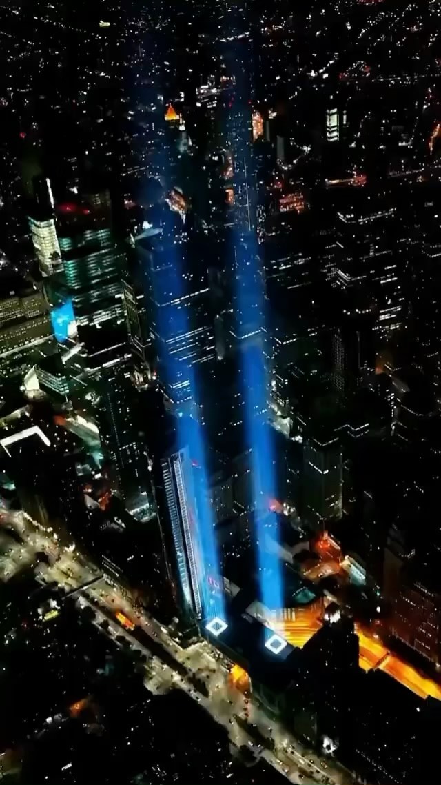 Elisabetta Canalis 11 Settembre 20 anni dopo.
Questo è quello che succede ogni anno in questo g...