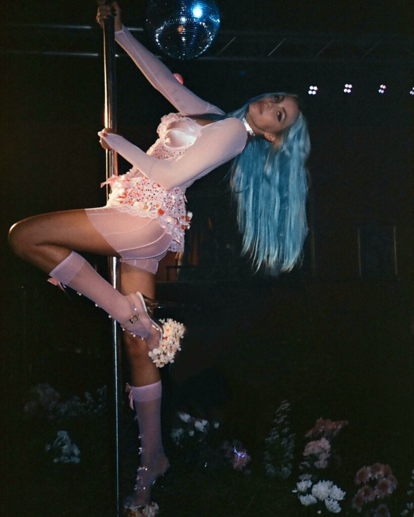 Rose Villan, it was all a dream – ELVIS backstage… su Instagram per i suoi fan