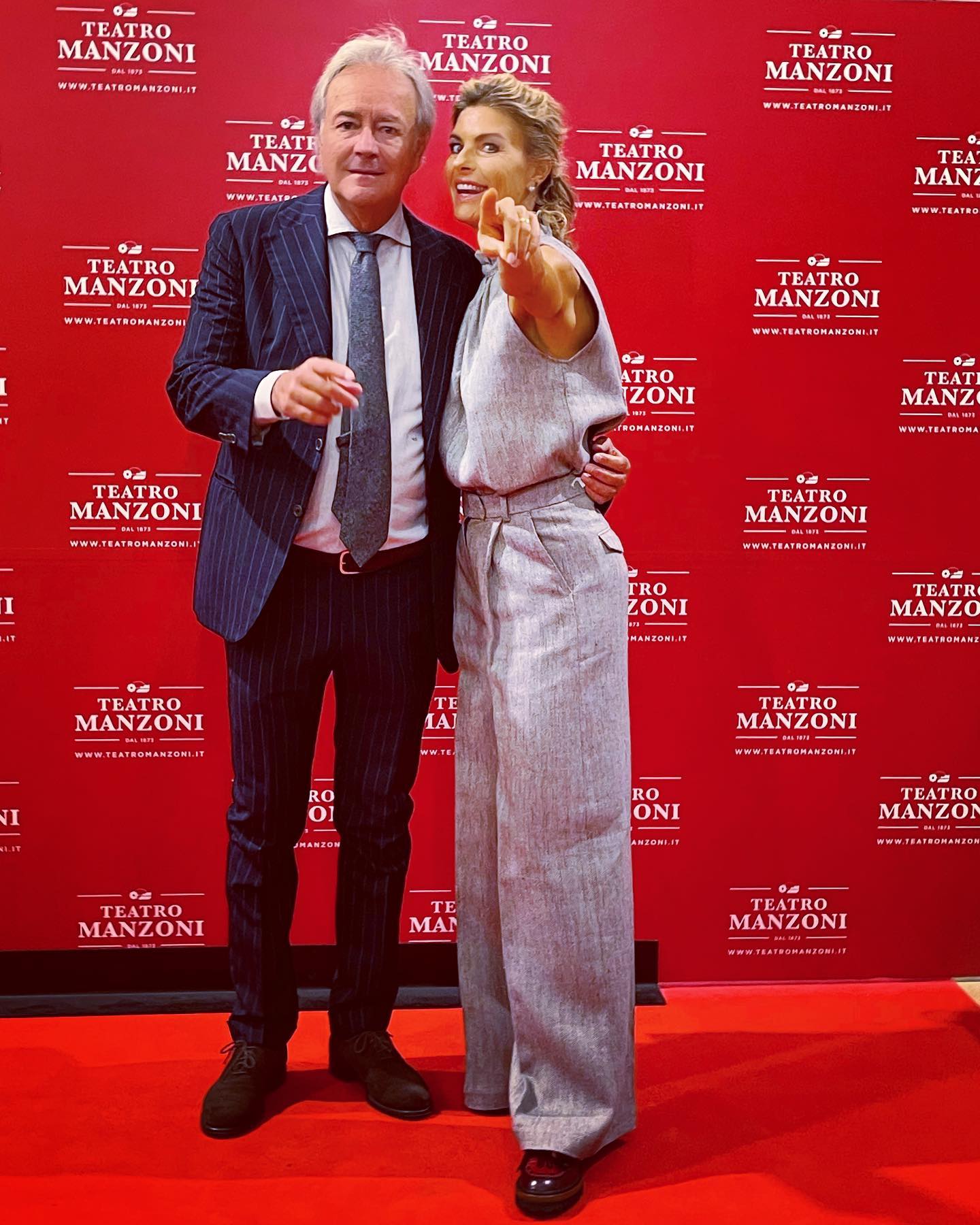 Martina Colombari Pronti a salire sulle “Montagne Russe” ???
e in tanti altri teatri….!!!! Ovviam...