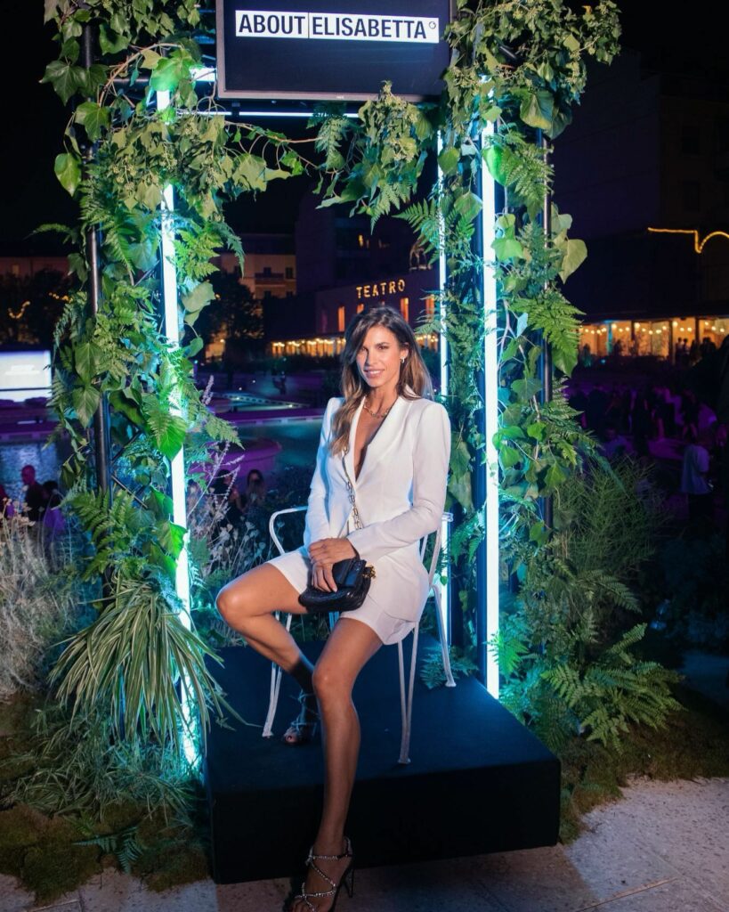 Elisabetta Canalis, About you night, finally in Italy!   ADV… su Instagram per i suoi fan