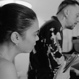 Cari amici, oggi vi parlerò di una cantante che ha conquistato il cuore di milioni di fan con la sua...