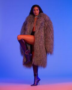 Elodie, la regina indiscussa della pop italiana, arriva sempre pronta a conquistare i cuori dei suoi...