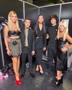 Chi è Fedez? Questo rapper, influencer, giudice di X Factor e futuro papà è il prototipo del moderno...