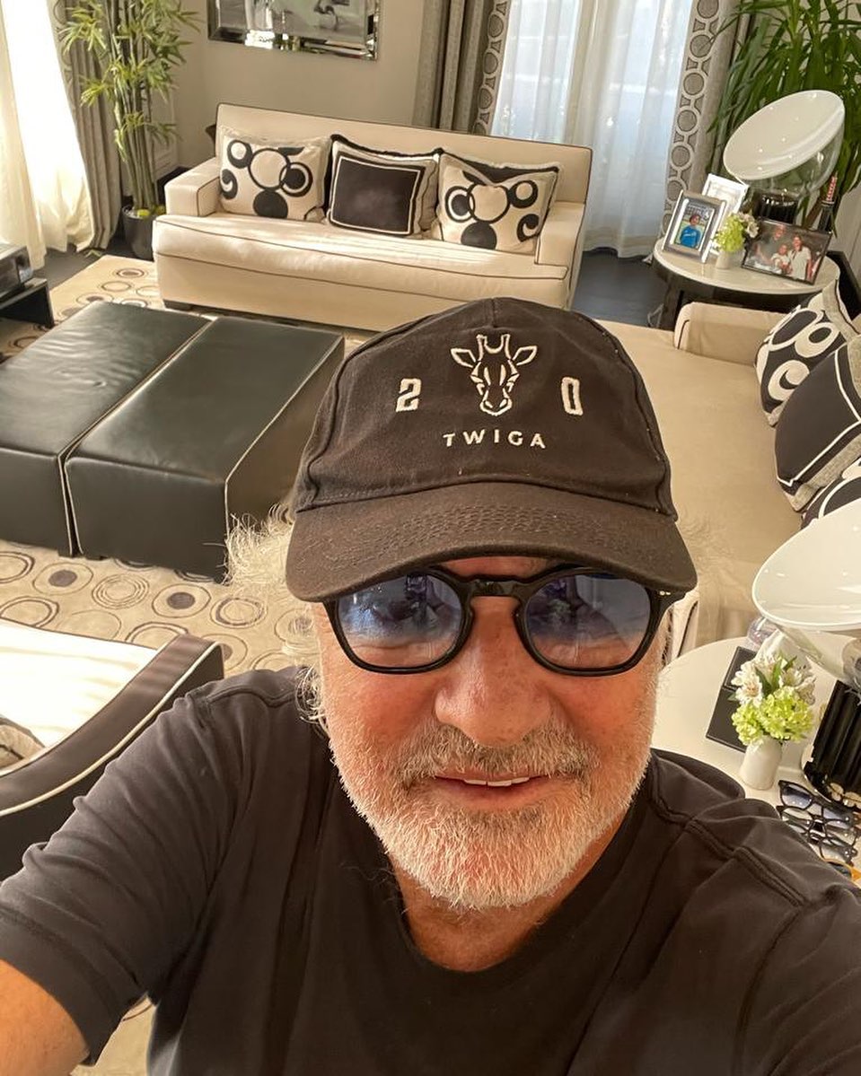 Flavio Briatore Oggi si lavora da casa.
Voi preferite lavorare da casa o in ufficio?...