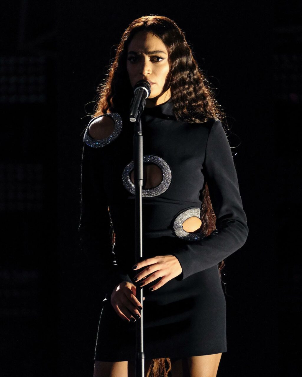 Elodie è come un mix esplosivo di talento, bellezza e ironia. La sua voce è una combo vincente che...