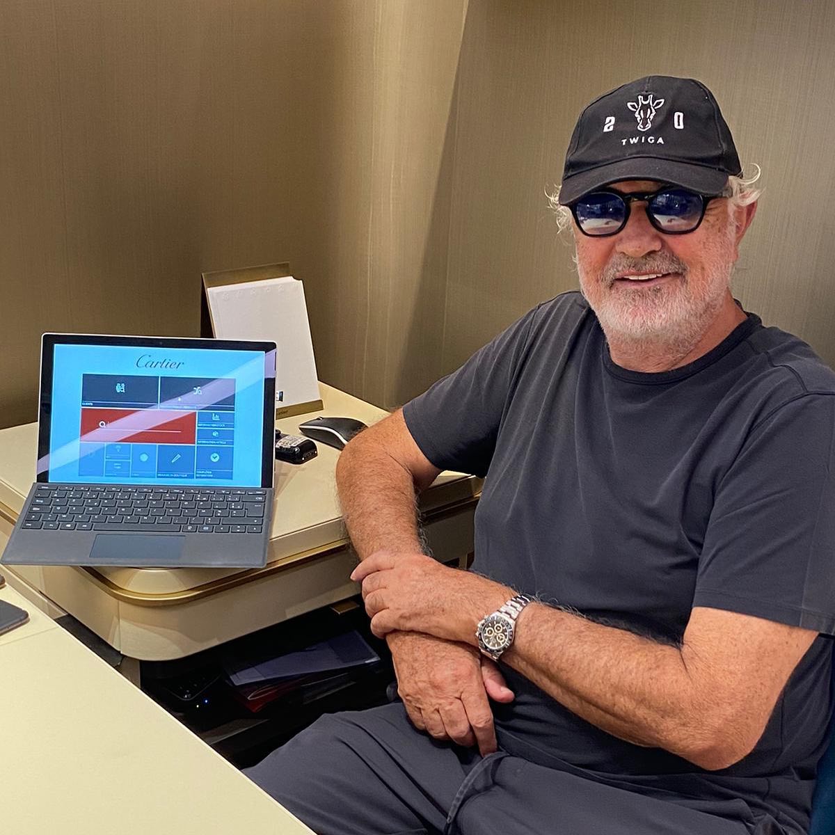 Flavio Briatore Stop da per dare un’occhiata alle novità...