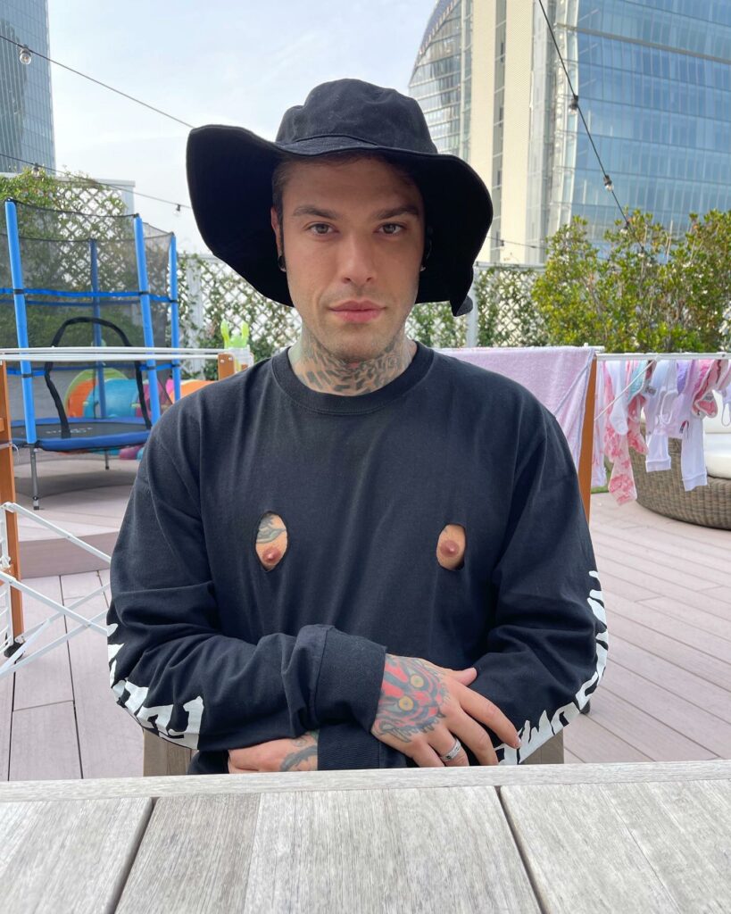 Fedez, Milano-Parigi… su Instagram incanta i suoi fan