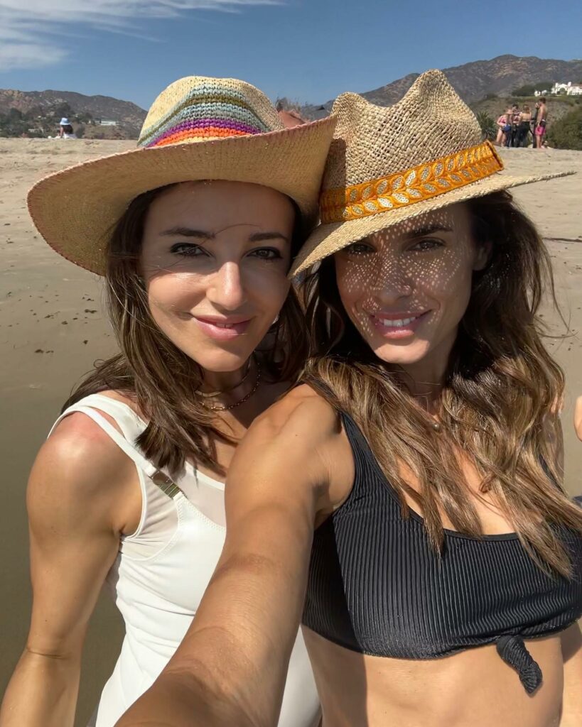 Elisabetta Canalis, A Sunday of October… su Instagram saluta i suoi fan