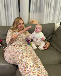 Dalla sua folta chioma riccioluta ai suoi tatuaggi colorati che coprono quasi ogni centimetro del...