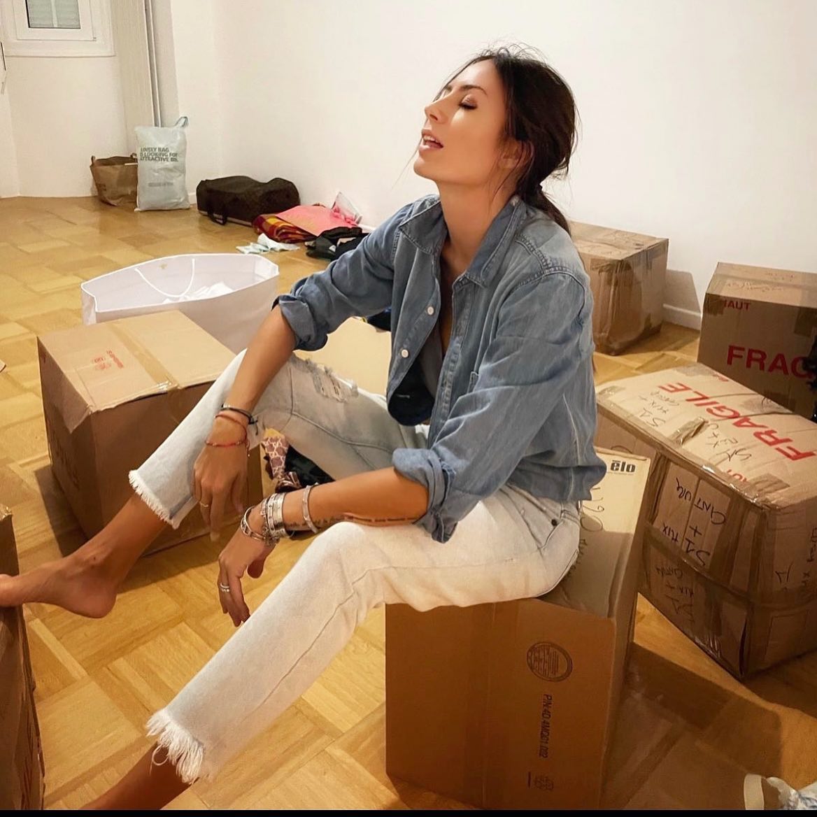 Elisabetta Gregoraci Sono in mood: fai scatoloni, disfa scatoloni Ragazzi…sono giorni di TRASLOCO pe...